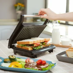 Aigostar York - Sandwichmaker 800W, Grilltoaster, Panini Maker, Cool Touch-Griff, Antihaft-Platten, BPA Frei, Edelstahl, Klein, Lagerfähig, Schwarz -Günstiges Laube Lust Geschäft 1ef6de24be2ca5a5dd0c8e36ad468ce7
