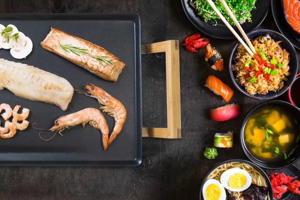 Bestron Elektrischer Tischgrill, XXXL Plancha-/Teppanyaki-Grillplatte Mit Antihaftbeschichtung, Grillspaß Für Bis Zu 10 Personen, Extra Lange Grillfläche, 2.000 Watt, Farbe: Schwarz 5 Bestron Elektrischer Tischgrill, XXXL Plancha-/Teppanyaki-Grillplatte Mit Antihaftbeschichtung, Grillspaß Für Bis Zu 10 Personen, Extra Lange Grillfläche, 2.000 Watt, Farbe: Schwarz – Bild 3