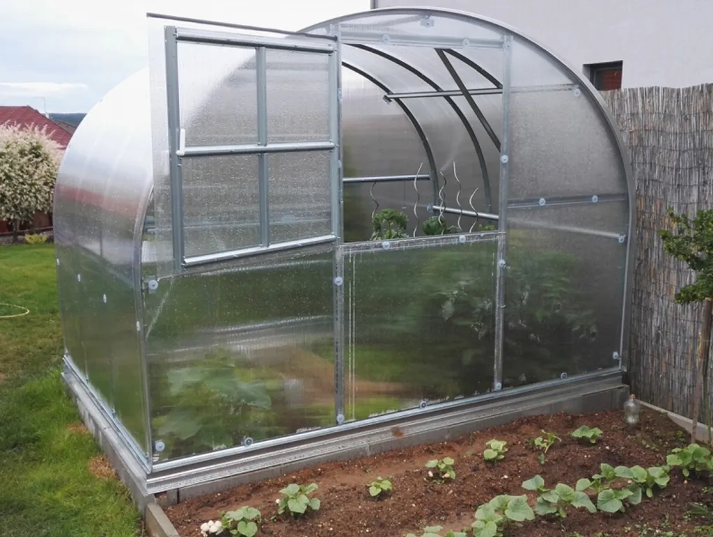 Gewächshaus KLASIKA 6 (3x2m) Mit Fundamenten Und 6mm Polycarbonat; 5 Gewächshaus KLASIKA 6 (3x2m) Mit Fundamenten Und 6mm Polycarbonat; – Bild 3