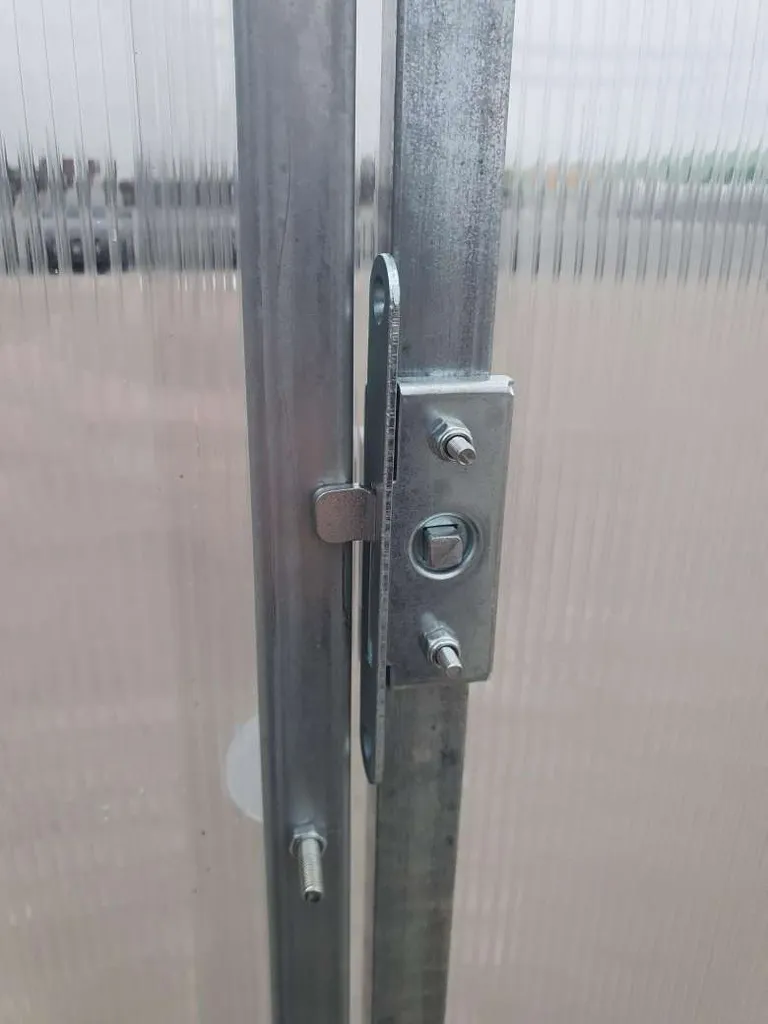 Gewächshaus KLASIKA EASY 3x6m (18m2) Mit 4mm Polycarbonat (Rahmen Aus Vierkantrohr) 8 Gewächshaus KLASIKA EASY 3x6m (18m2) Mit 4mm Polycarbonat (Rahmen Aus Vierkantrohr) – Bild 6