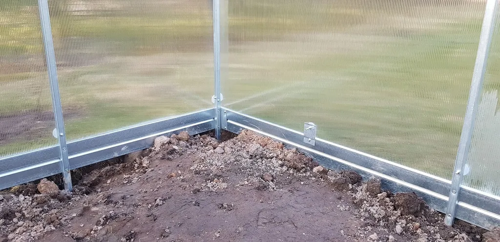 Gewächshaus KLASIKA TUBE 3x6m Mit Fundamenten Und 4mm Polycarbonat; 9 Gewächshaus KLASIKA TUBE 3x6m Mit Fundamenten Und 4mm Polycarbonat; – Bild 7