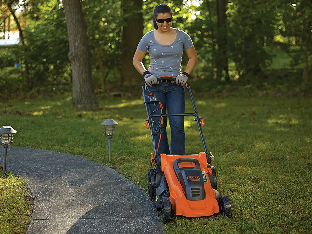 Black & Decker LM2000 - Rasenmäher Mit Radantrieb - 48 Cm - 3,8 Cm - 10 Cm - 800 M² - Rotorblätter 8 Black & Decker LM2000 - Rasenmäher Mit Radantrieb - 48 Cm - 3,8 Cm - 10 Cm - 800 M² - Rotorblätter – Bild 6