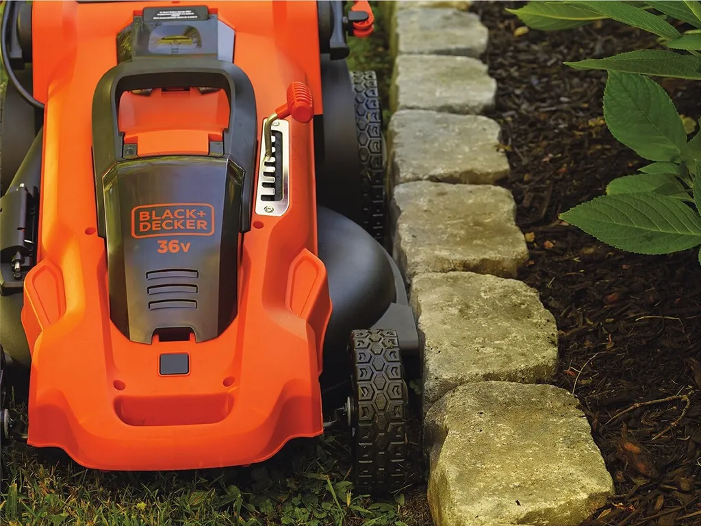 Black & Decker BLACK+DECKER CLMA4820L2 Akku Rasenmäher Autosense 36V 48cm 50L Mit 2 Akkus 6 Black & Decker BLACK+DECKER CLMA4820L2 Akku Rasenmäher Autosense 36V 48cm 50L Mit 2 Akkus – Bild 4