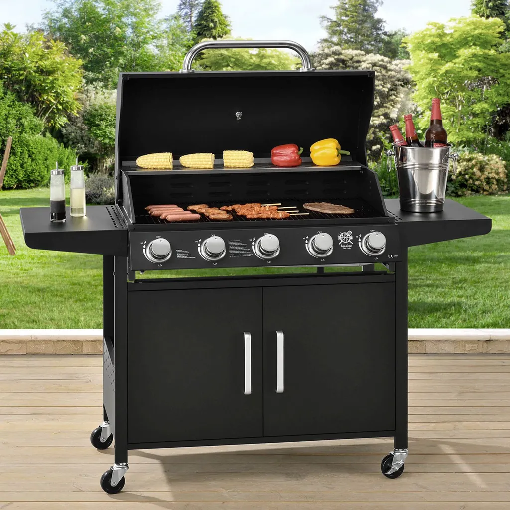 Juskys BBQ Gasgrill Dakota – Grillwagen Mit 5 Brenner 18 KW - Barbecue Grill Inkl. Deckel, Warmhalterost, Seitenablagen, Thermometer & Abdeckplane 4 Juskys BBQ Gasgrill Dakota – Grillwagen Mit 5 Brenner 18 KW - Barbecue Grill Inkl. Deckel, Warmhalterost, Seitenablagen, Thermometer & Abdeckplane – Bild 2